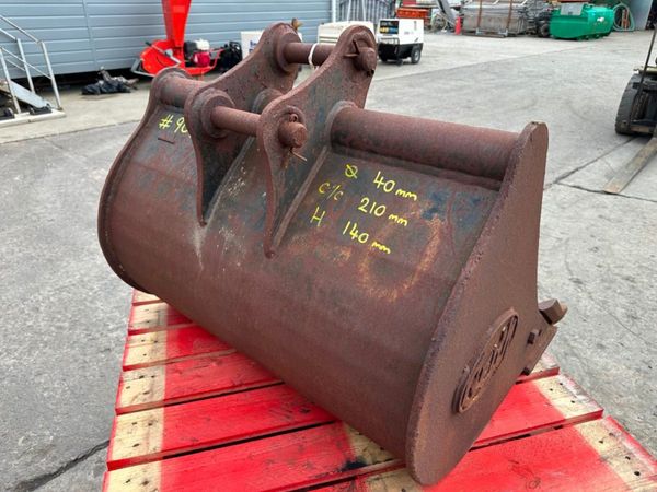 36" GEITH DIGGING BUCKET....40mm PINS.......903j 350807168