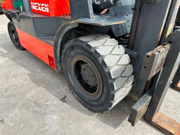 2012 NEXEN ... 5 TON ... FORKLIFT... 3,200 HOURS 350824350