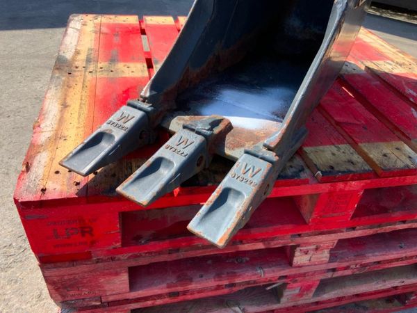 UNUSED 12" DIGGING BUCKET.....45mm PINS....898a. 351015851