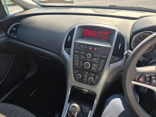 Opel Astra 2014 351018821
