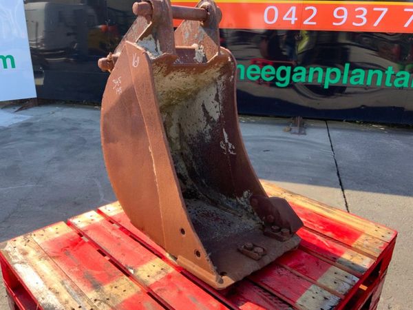 18" JCB 3Cx DIGGING BUCKET....45mm PINS.....910-6. 351024929