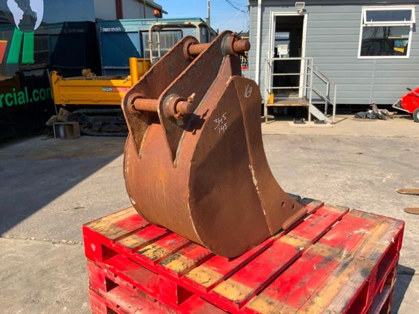 18" JCB 3Cx DIGGING BUCKET....45mm PINS.....910-6. 351024923