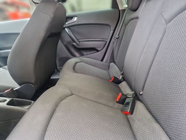 Audi A1 351061108