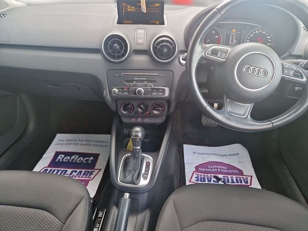 Audi A1 351061132