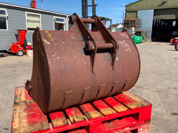36" JCB 3Cx DIGGING BUCKET.....45mm PINS....909-36 351210357