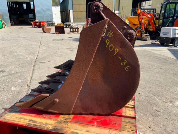 36" JCB 3Cx DIGGING BUCKET.....45mm PINS....909-36 351210359