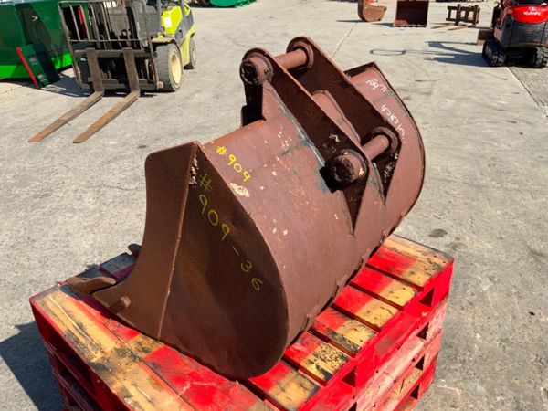 36" JCB 3Cx DIGGING BUCKET.....45mm PINS....909-36 351210353