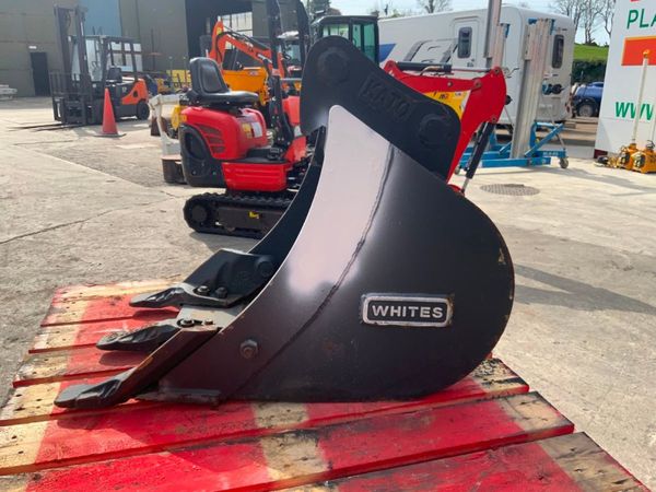UNUSED 18" DIGGING BUCKET....45mm PINS....898b. 351279229