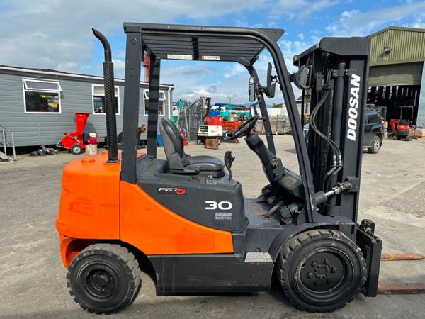 DOOSAN 3 TON CONTAINER SPEC FORKLIFT 351422054
