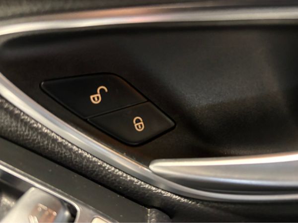Mercedes-Benz C-Class 200 D AVANTGARDE 5DR AUTO 351820950