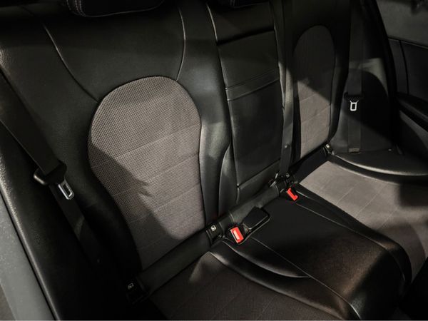 Mercedes-Benz C-Class 200 D AVANTGARDE 5DR AUTO 351820989
