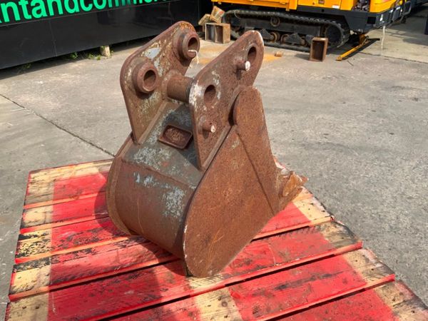 12" MINI DIGGER BUCKET........40mm PINS........17 352125534