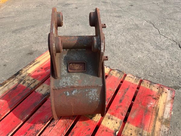 12" MINI DIGGER BUCKET........40mm PINS........17 352125535
