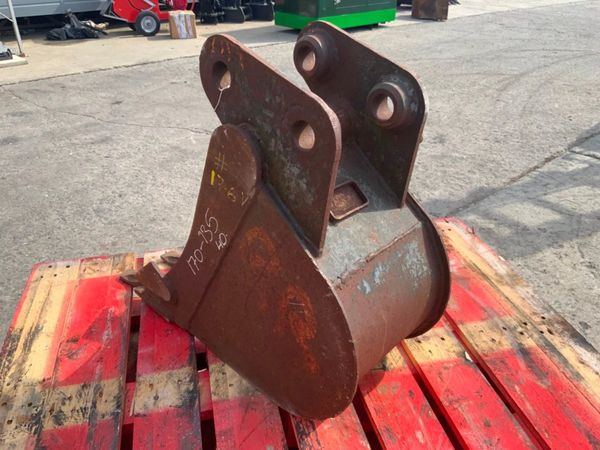 12" MINI DIGGER BUCKET........40mm PINS........17 352125536