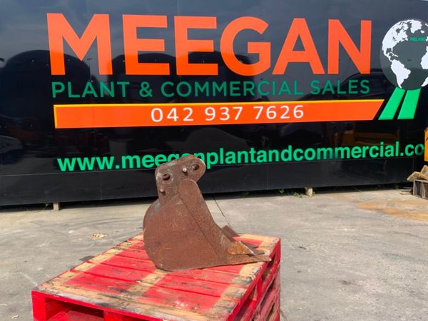 12" MINI DIGGER BUCKET........40mm PINS........17 352125541