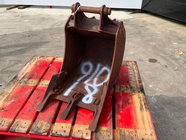 18" JCB DIGGING BUCKET...40mm PINS.....910-18. 352125887