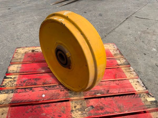 UNUSED CATERPILLAR IDLER PULLEY.......1510. 352126270
