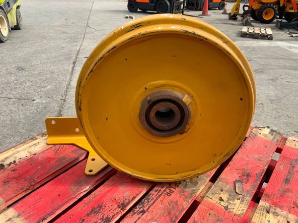 UNUSED CATERPILLAR IDLER PULLEY.......1510. 352126271
