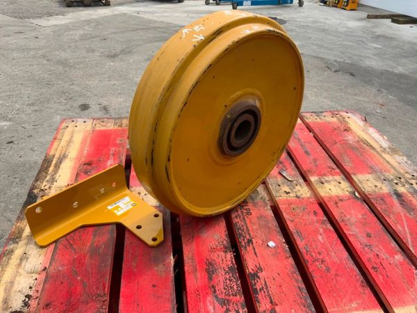 UNUSED CATERPILLAR IDLER PULLEY.......1510. 352126272