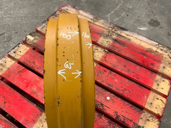 UNUSED CATERPILLAR IDLER PULLEY.......1510. 352126273