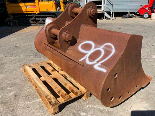 72" JCB GRADING BUCKET.....80mm PINS........902. 352126306