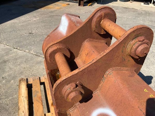 72" JCB GRADING BUCKET.....80mm PINS........902. 352126307