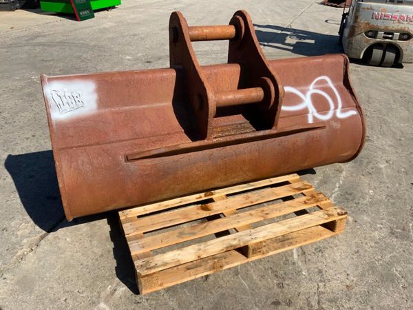 72" JCB GRADING BUCKET.....80mm PINS........902. 352126308