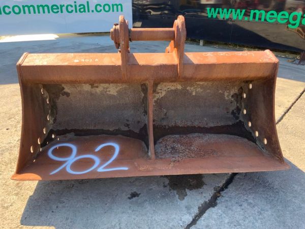 72" JCB GRADING BUCKET.....80mm PINS........902. 352126303