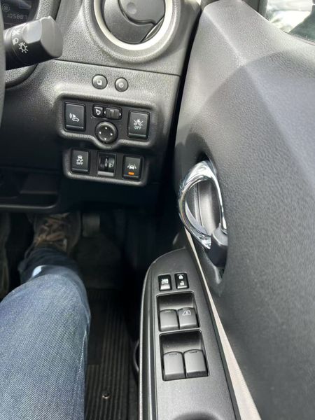 172 Nissan Note Hybrid 352130738