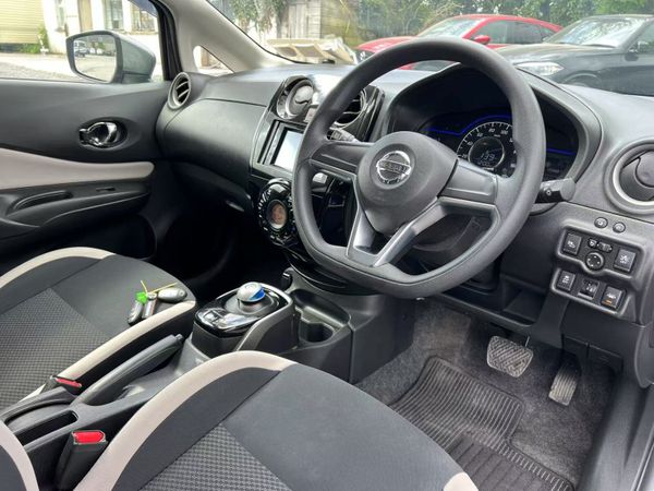 172 Nissan Note Hybrid 352130761