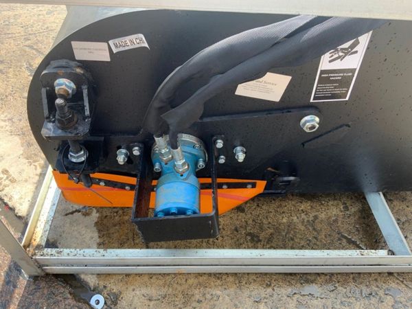 UNUSED SKIDSTEER  ROAD BRUSH SWEEPER...658. 352154105