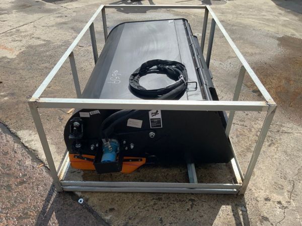 UNUSED SKIDSTEER  ROAD BRUSH SWEEPER...658. 352154107