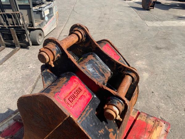 24" JCB 3CX DIGGING BUCKET...45mm PINS...598v. 352184324