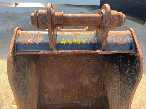24" JCB 3CX DIGGING BUCKET...45mm PINS...598v. 352184327