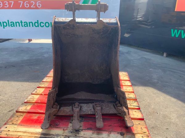24" JCB 3CX DIGGING BUCKET...45mm PINS...598v. 352184328