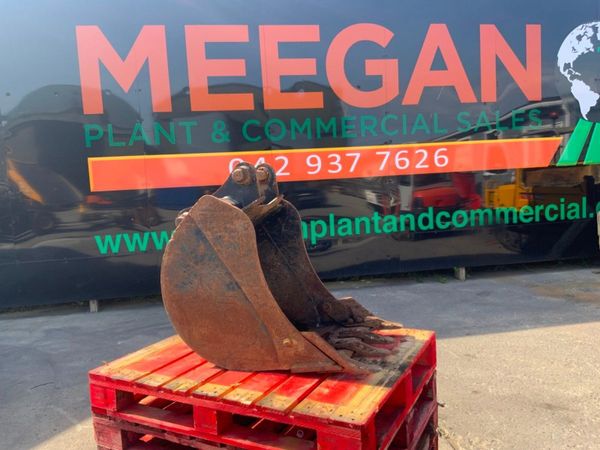 24" JCB 3CX DIGGING BUCKET...45mm PINS...598v. 352184320