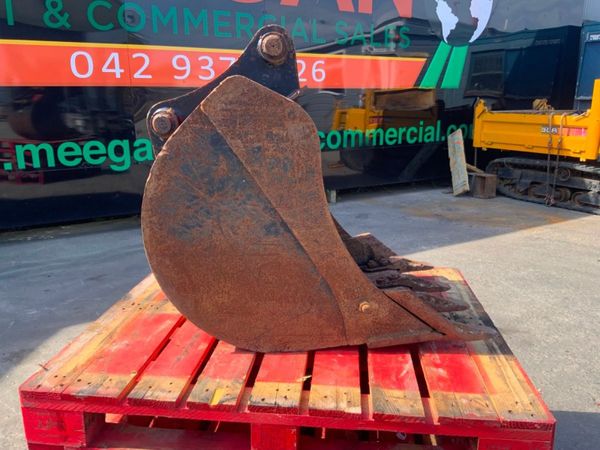 24" JCB 3CX DIGGING BUCKET...45mm PINS...598v. 352184321
