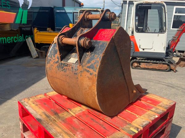 24" JCB 3CX DIGGING BUCKET...45mm PINS...598v. 352184322