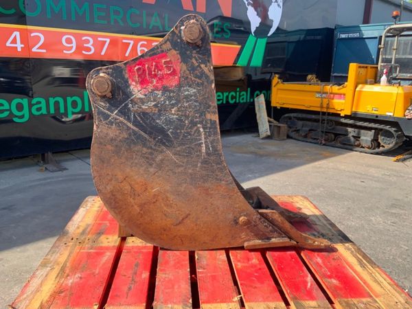 12" JCB 3Cx DIGGING BUCKET...45mm PINS.......597v. 352183639
