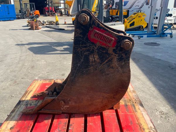 12" JCB 3Cx DIGGING BUCKET...45mm PINS.......597v. 352183644