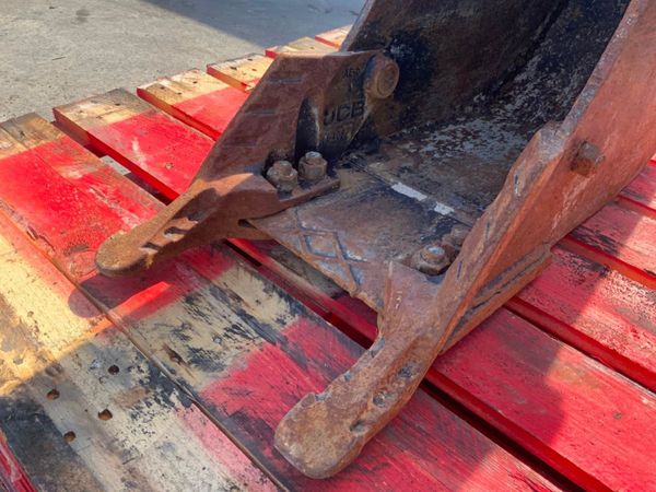 12" JCB 3Cx DIGGING BUCKET...45mm PINS.......597v. 352183645