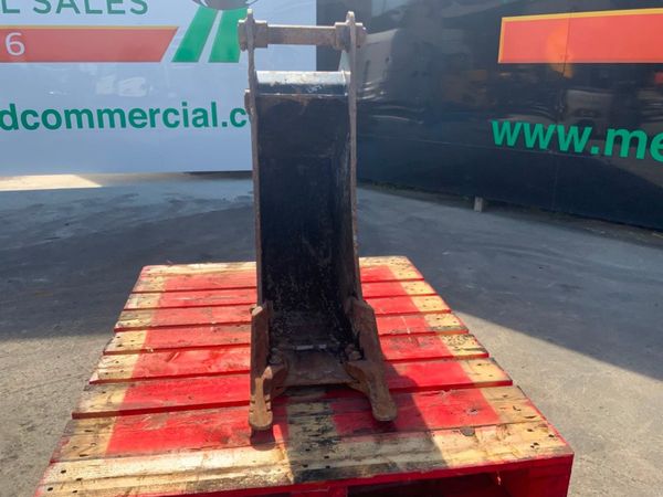 12" JCB 3Cx DIGGING BUCKET...45mm PINS.......597v. 352183647