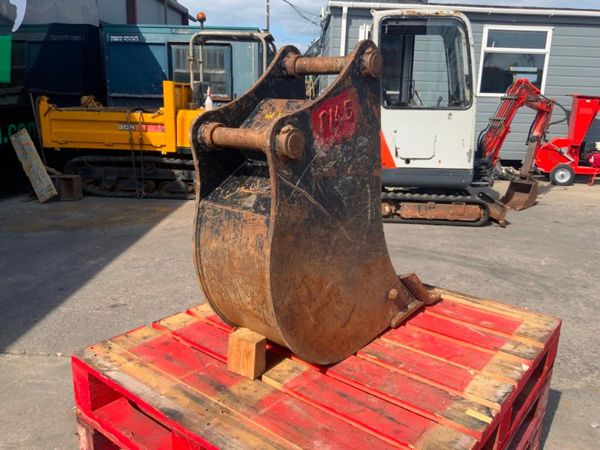 12" JCB 3Cx DIGGING BUCKET...45mm PINS.......597v. 352183640