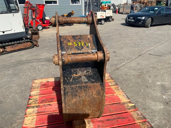12" JCB 3Cx DIGGING BUCKET...45mm PINS.......597v. 352183642