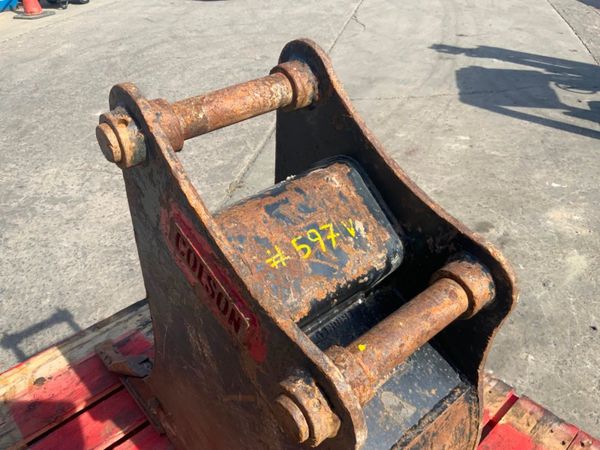 12" JCB 3Cx DIGGING BUCKET...45mm PINS.......597v. 352183643