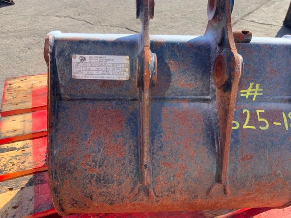 18" JCB DIGGING BUCKET....30mm PINS.......625-18. 352284486