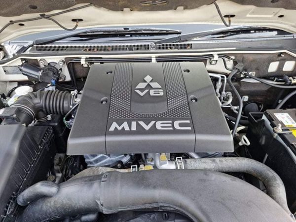 2006 Mitsubishi Pajero CREW CAB COMMERCIAL 352305273