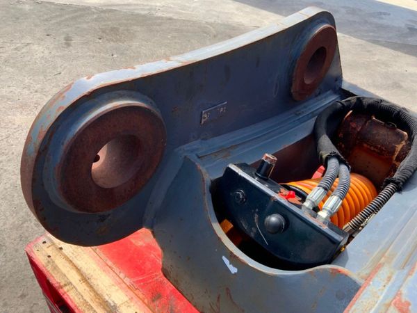 TEFRA HILL QUICK HITCH.......80mm PINS.......412v. 352307753