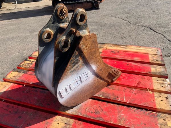 10" JCB DIGGING BUCKET...30mm PINS......624-9. 352310228