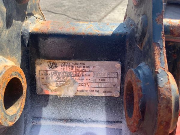 10" JCB DIGGING BUCKET...30mm PINS......624-9. 352310229